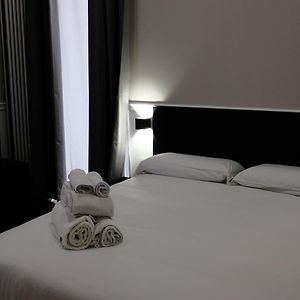 Camera economica con letto king size